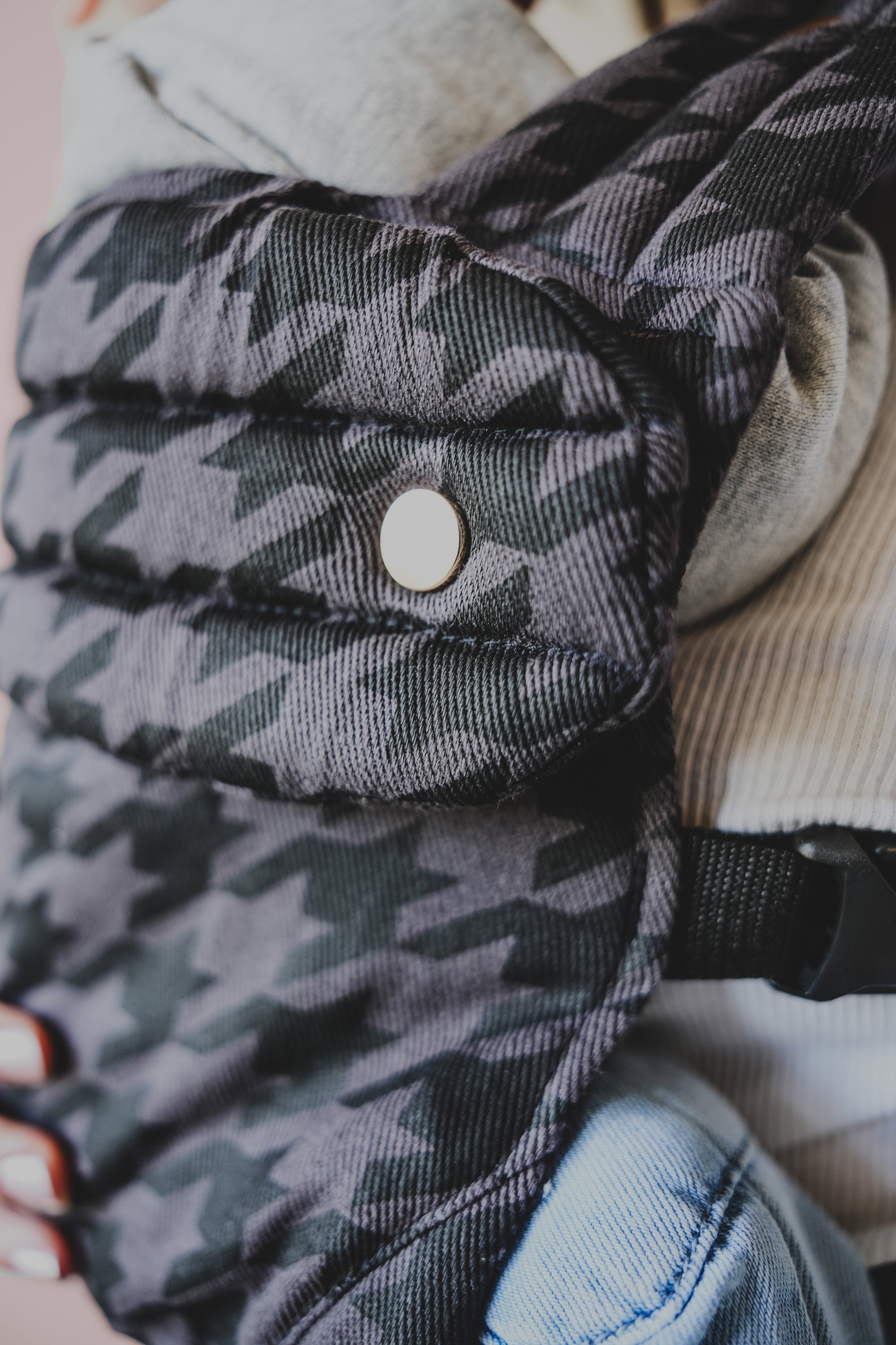 The Mexley Carrier l Onyx-Houndstooth