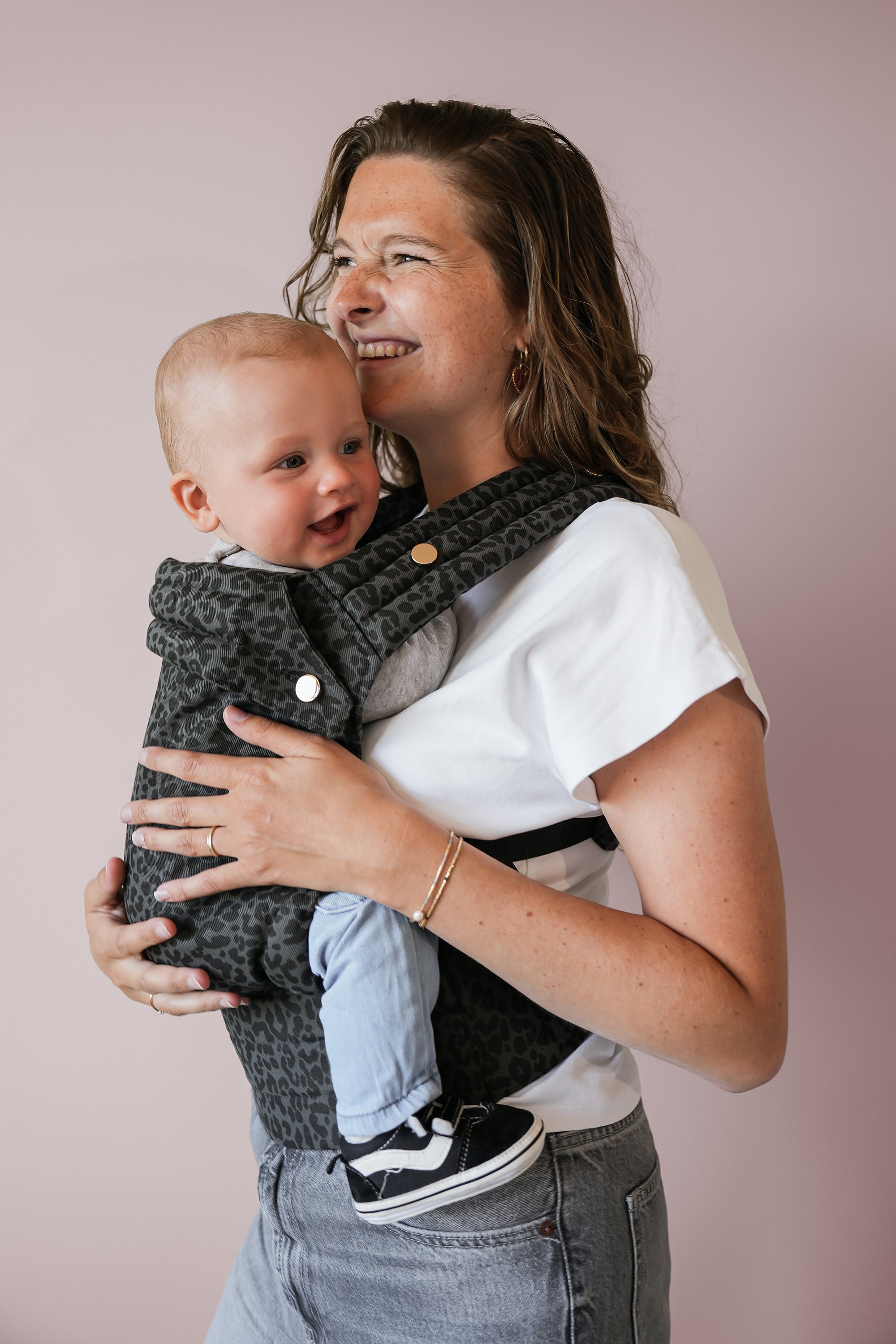 The Mexley Carrier l Midnight Leo